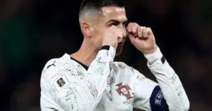 Bồ Đào Nha khiếu nại thẻ đỏ của Ronaldo