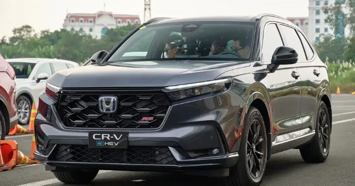 Honda CR-V e:HEV RS khan hàng và tăng giá mạnh