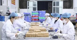 Lương khô cứu trợ miền Trung được sản xuất xuyên đêm