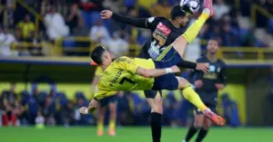 Ronaldo móc bóng ghi tuyệt phẩm ở Pro League