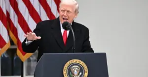 Tổng thống Mỹ Donald Trump gặp Putin Zelensky chỉ khi hòa bình gần xong
