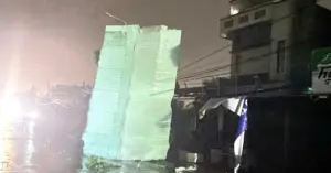 Lốc xoáy nửa đêm tốc mái hàng chục nhà dân Đà Nẵng