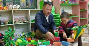Thầy hiệu trưởng trích lương đóng tiền ăn bán trú cho học sinh khó khăn