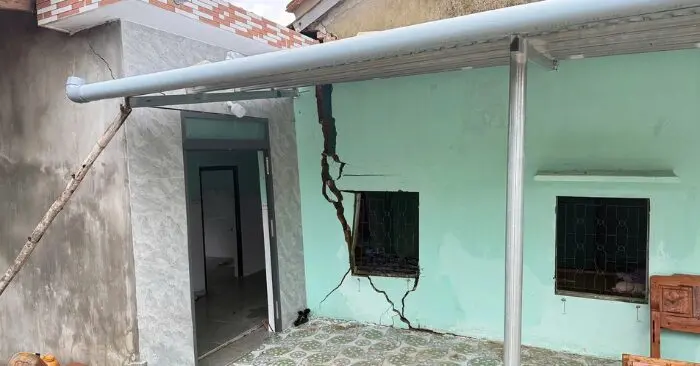 Sụt lún đất Đắk Lắk: 116 người dân khẩn cấp sơ tán vì nhà sập, nứt toác