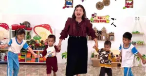 cô giáo 18 năm "thắp lửa" vùng biên, giúp trò không phải ăn cơm nguội