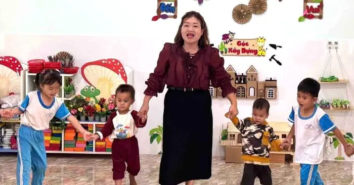 cô giáo 18 năm "thắp lửa" vùng biên, giúp trò không phải ăn cơm nguội