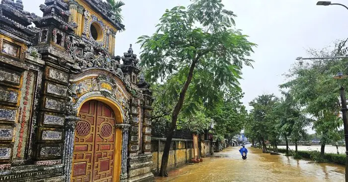 Lũ Huế vượt báo động 3, còi báo động vang khắp thành phố