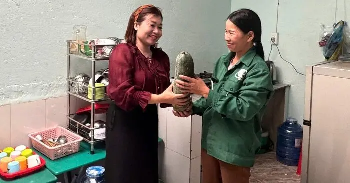 cô giáo 18 năm "thắp lửa" vùng biên, giúp trò không phải ăn cơm nguội