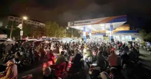 người dân Đà Lạt đổ xô mua xăng