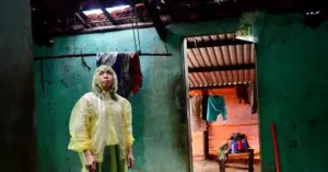 Vì sao chậm giải cứu hàng nghìn người kẹt ở rốn lũ Đăk Lăk