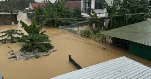 người hùng Khánh Hòa chạy lũ