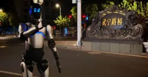 Robot Trung Quốc lập kỷ lục đi bộ 106 km