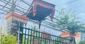 Người dân Đắk Lắk dọn nhà sau lũ