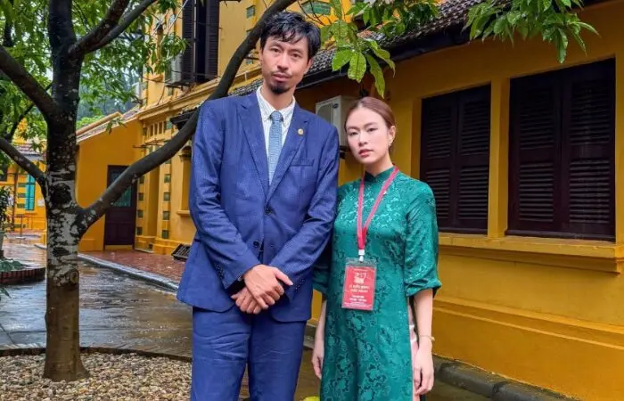 Hoàng Thùy Linh công khai ảnh nắm tay Đen Vâu
