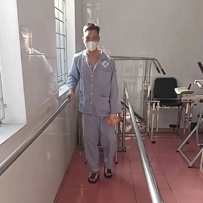Thói quen tắm đêm và cú ngã bất ngờ của chàng trai trẻ