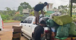 tài xế chở hàng từ thiện