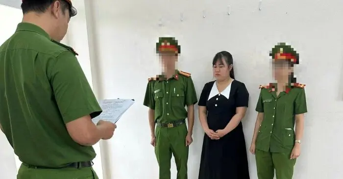 Nhận làm hồ sơ đất đai: Chiếm đoạt nhiều thửa đất