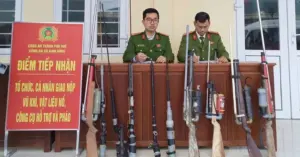 Người dân miền núi tự nguyện giao nộp nhiều súng tự chế