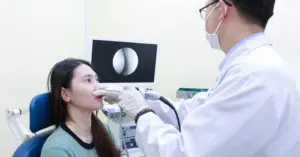 Viêm mũi dị ứng hít dầu gió có tốt không