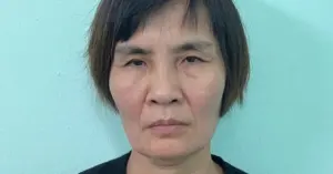 Người phụ nữ trộm đồ giữa phố ép nữ sinh quỳ xin