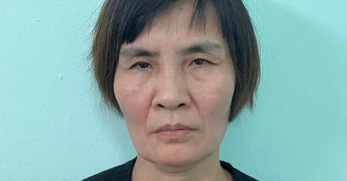 Người phụ nữ trộm đồ giữa phố ép nữ sinh quỳ xin