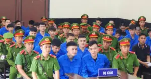 Hơn 30 thanh niên hỗn chiến nổ súng, vì nợ tiền xăm