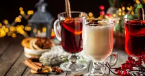 Bộ đôi đồ uống Giáng sinh gắn kết bàn tiệc mùa lễ