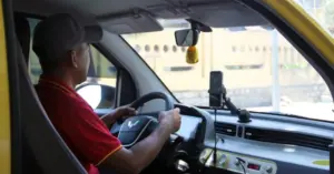 Dùng xe trên 8 chỗ kinh doanh taxi sẽ bị phạt