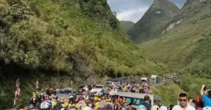 Khách bất lực tìm phòng xe lên Hà Giang sát Tết Dương lịch