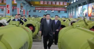 Kim Jong-un tăng cường sản xuất vũ khí để củng cố răn đe chiến tranh