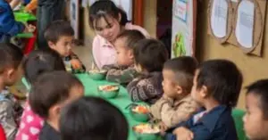 Hỗ trợ bữa ăn trưa 450.000 đồng cho học sinh biên giới đất liền