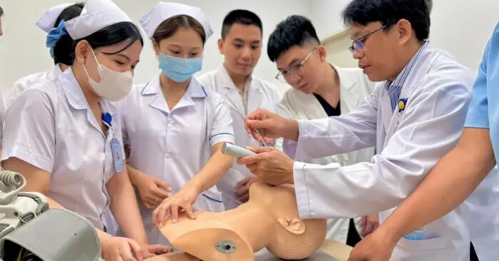 Hít sặc thức ăn: Bé gái 3 tuổi tử vong thương tâm tại nhà trẻ TPHCM