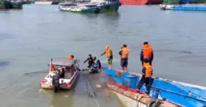 Chìm tàu chở đá trên sông làm một người chết