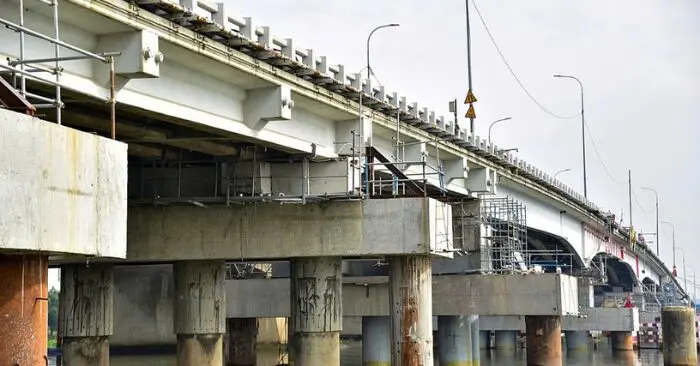 Cầu Bình Phước 1 được nâng cao hơn một mét qua sông Sài Gòn