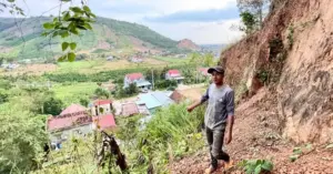 Tình trạng vết nứt đồi Kbang khiến người dân lo sạt lở, chính quyền kiểm tra hiện trường và cảnh báo nguy cơ khi mưa lớn kéo dài.