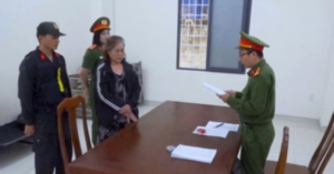 Soi chiếu hành lý sân bay phát hiện 24 thỏi vàng
