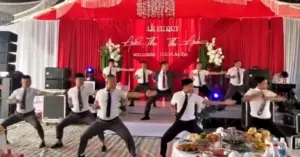Bố cô dâu múa võ trong đám cưới