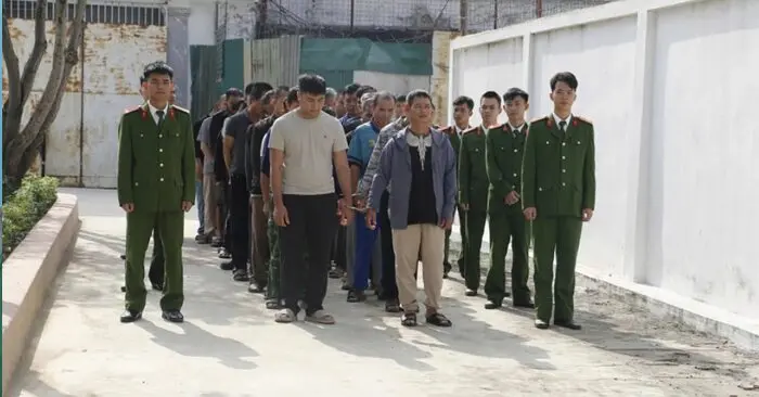 Đường dây mua bán hàng nghìn khẩu súng