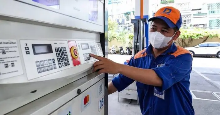 Giá xăng ngày mai dự báo giảm nhẹ