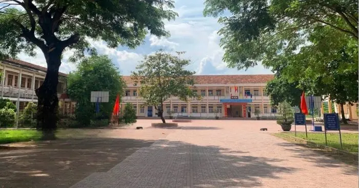 Kiểm điểm phó hiệu trưởng