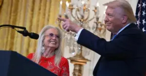 Nữ tỷ phú sẵn sàng góp 250 triệu USD nếu Trump tái tranh cử