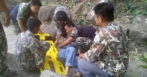 Người phụ nữ sống sót vách đá 34m