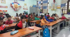 Phó hiệu trưởng đến