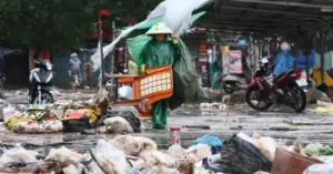 Rác sau lũ tại Đắk Lắk