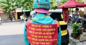 Tài xế đổi tiền công thành sách vở
