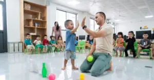 Trẻ mầm non làm quen ngoại ngữ