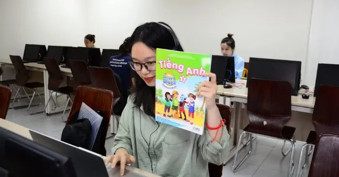 Dạy thêm tiếng Anh cho học sinh tiểu học có bị cấm?