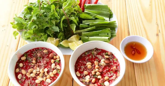 Tiết canh vịt gây tranh cãi khi vào danh sách món vịt ngon nhất