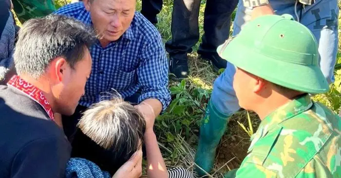 Nữ sinh mất tích: Được tìm thấy tại khe nước