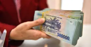 Bạo lực kinh tế: Vợ kiểm soát thu nhập chồng bị phạt 30 triệu